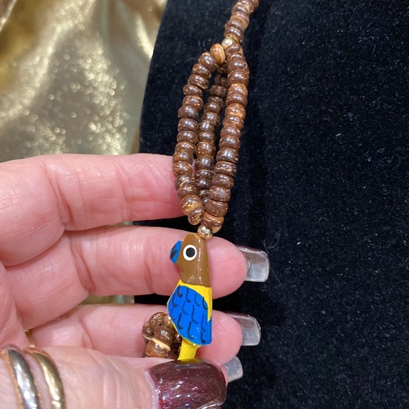 Parrot Necklace Brown Beads and 6 carved wooden blue and yellow Parrots EUC - Picture 3 of 11